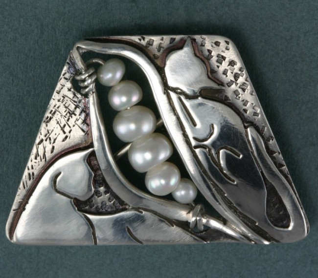 Cat/Pearl Pin/Pendant