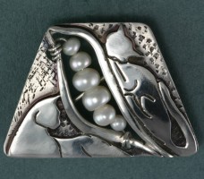 Cat/Pearl Pin/Pendant