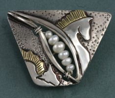Horse/Pearl Pin/Pendant